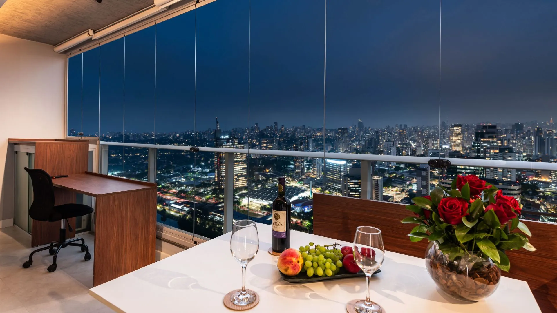 Interior do Apartamento River One em São Paulo